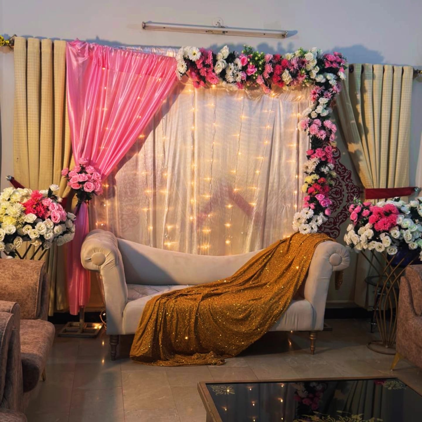 elegant-pink-floral-stage-decoration