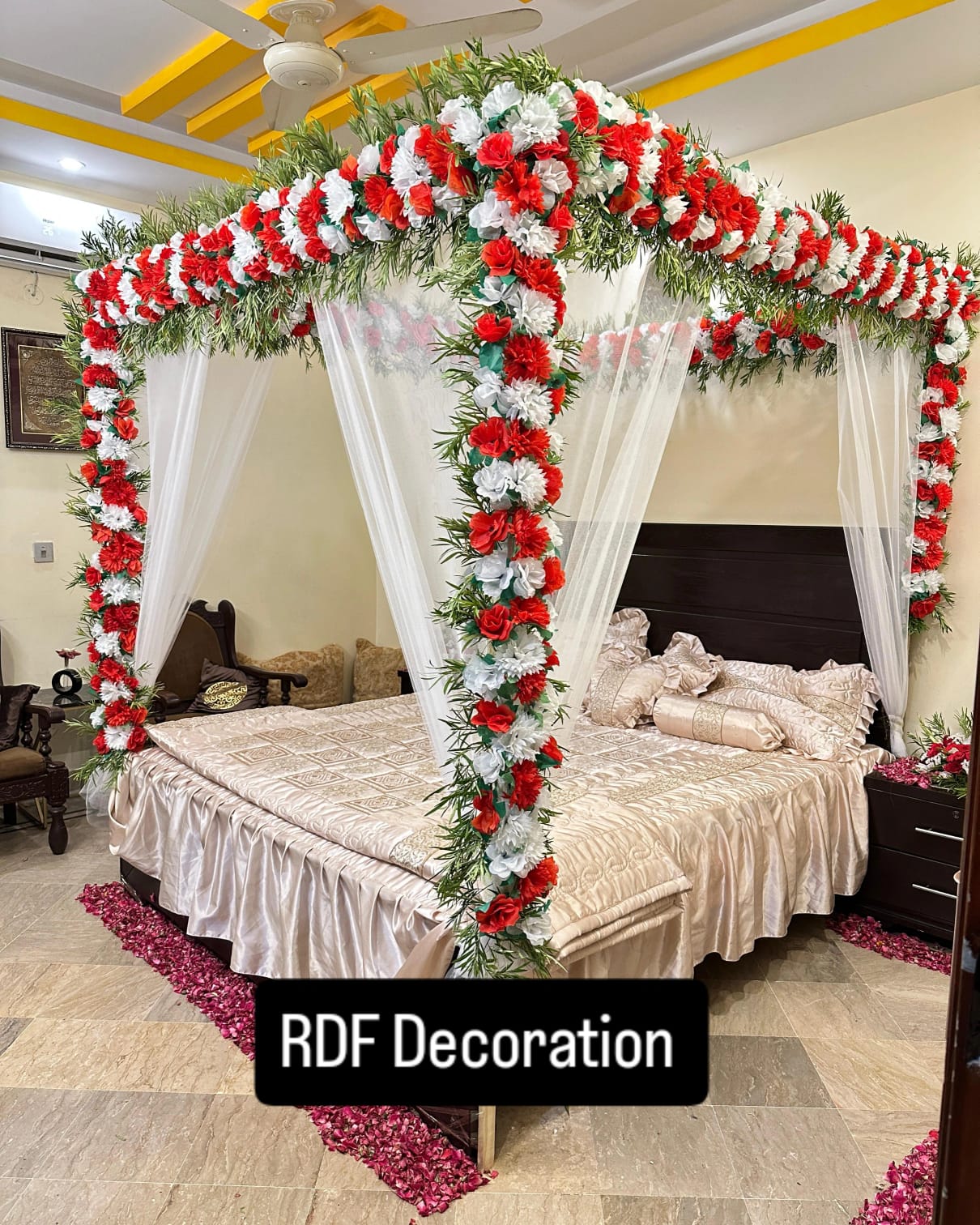 luxury-red-white-room-decoration